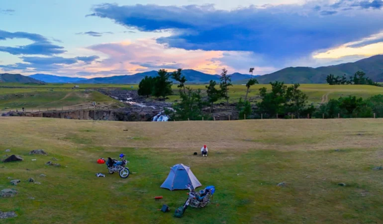 8 jours à moto en autonomie en Mongolie